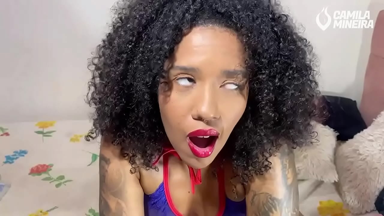 Chapeuzinho se masturbou gostoso a bucetinha pra foder com o lobo malvado