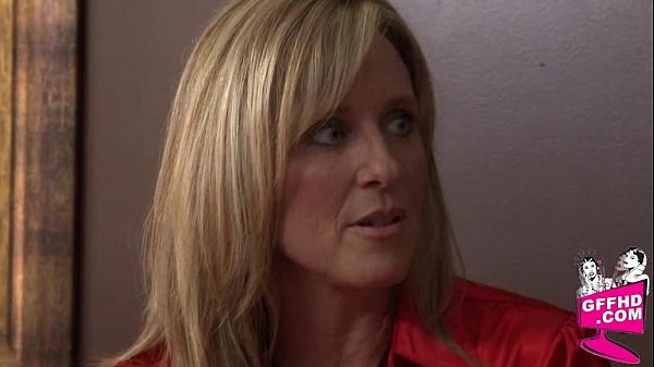 Girls having fun 0893