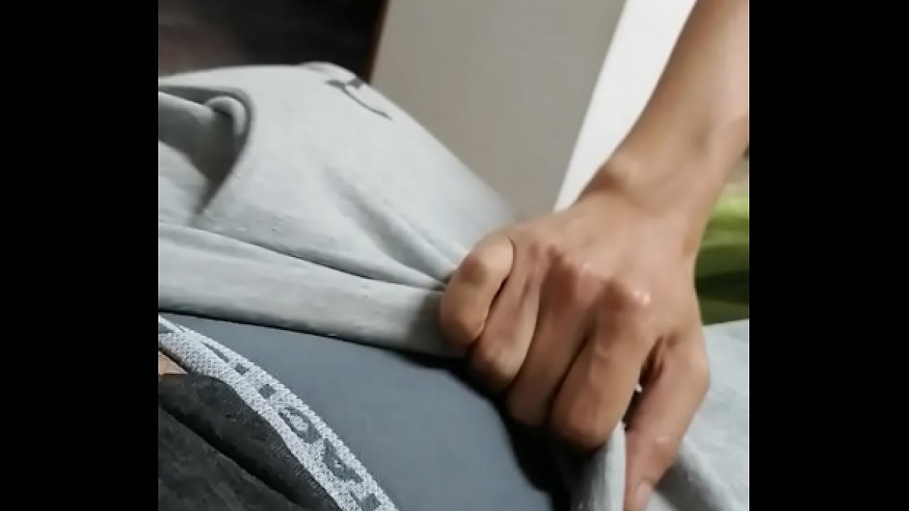 T&iacute;o hetero se deja tocar