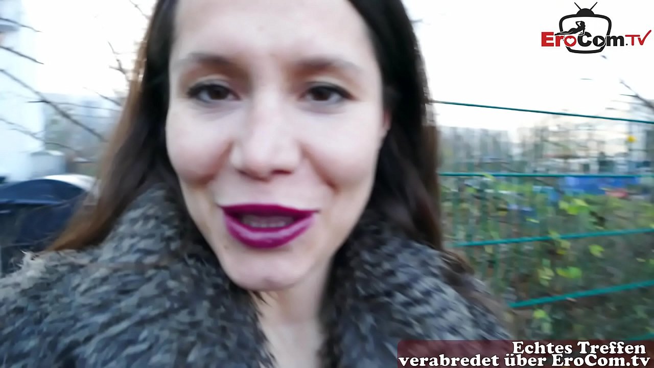 Deutsche T&uuml;rkische Milf wird abgeschleppt von einem Mann auf der Stra&szlig;e und gefickt