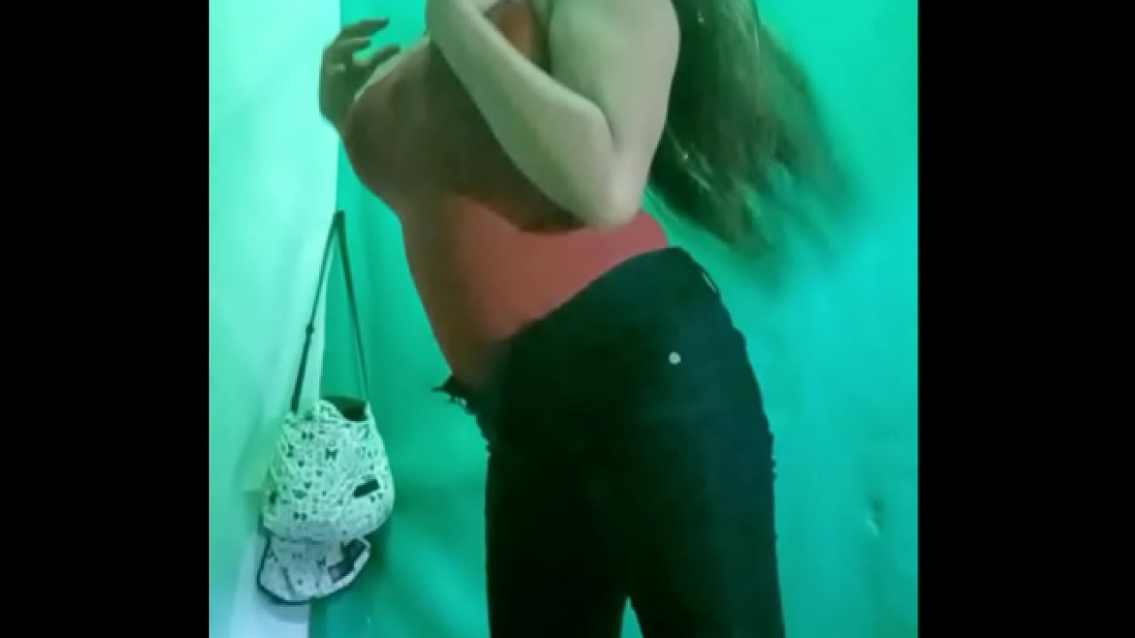 LA VIEJA SUCIA NINFOMANA!! ESTA SEDIENTA DE SEXO Y SUS TETAS ESTAN EN EL NIVEL MAS ALTO DE CALENTURA NAVIDE&Ntilde;A. PORNO REAL CASERO PRECIO A LAS FIESTAS DE NAVIDAD Y FIN DE A&Ntilde;O