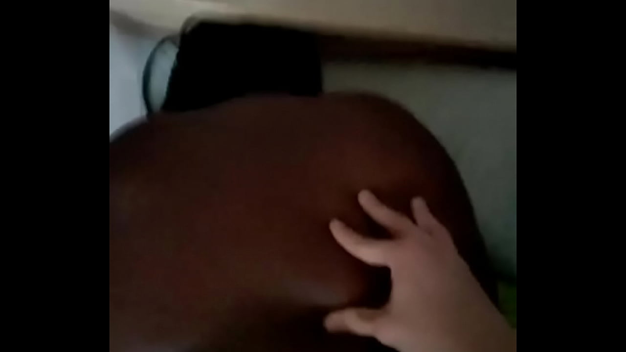 Jovencito folla a negrata de cuarenta a&ntilde;os