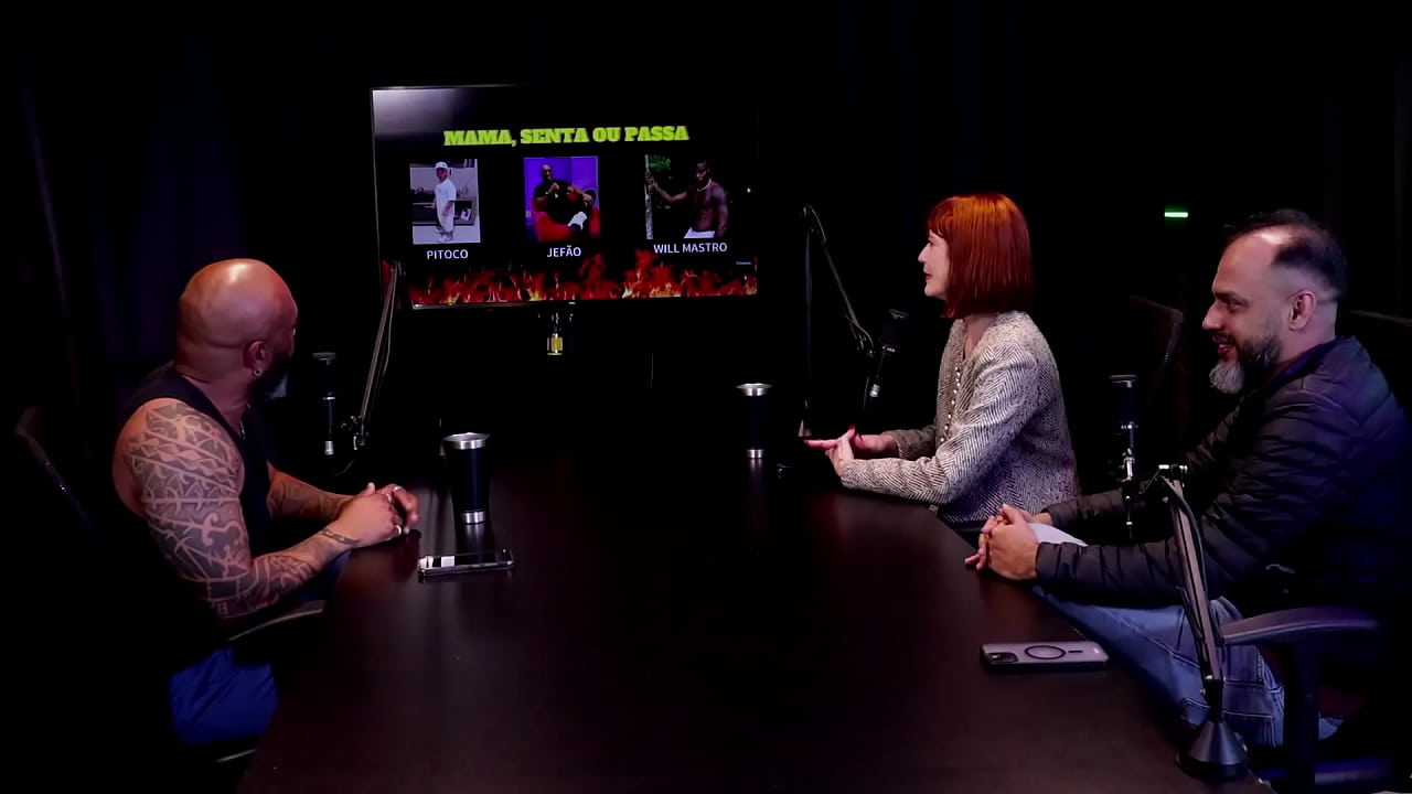 Atua na sa&uacute;de do prazer, as produtoras est&atilde;o traumatizadas com o sexo, e quem mama senta ou passa... - Reh Queen & Kstro (WATCH ON: SHEER/RED)