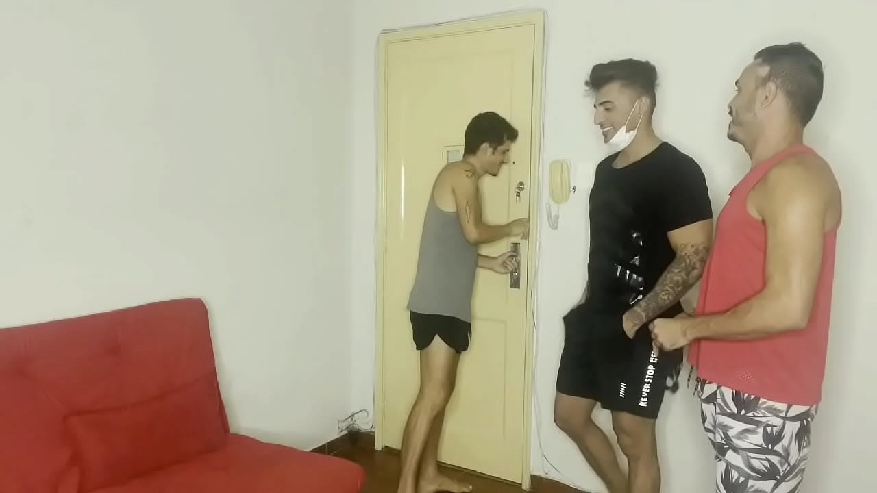 Dois brasileiros fodem gostoso realizando fetiche de um cliente