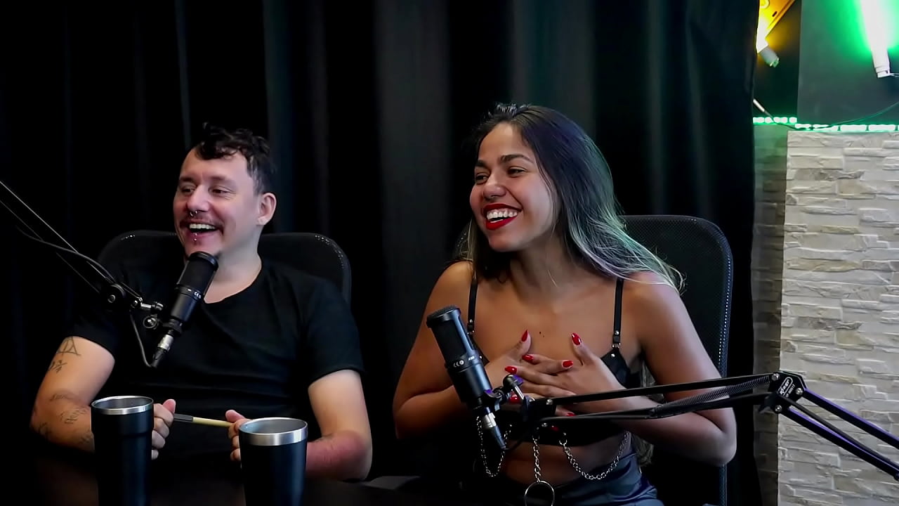 Tiveram curiosidades com a putaria, sa&iacute;ram para as baladas, o viado queria dar para o marido, e descobriram a cura gay - Casal Kaliente (WATCH ON: SHEER/RED)