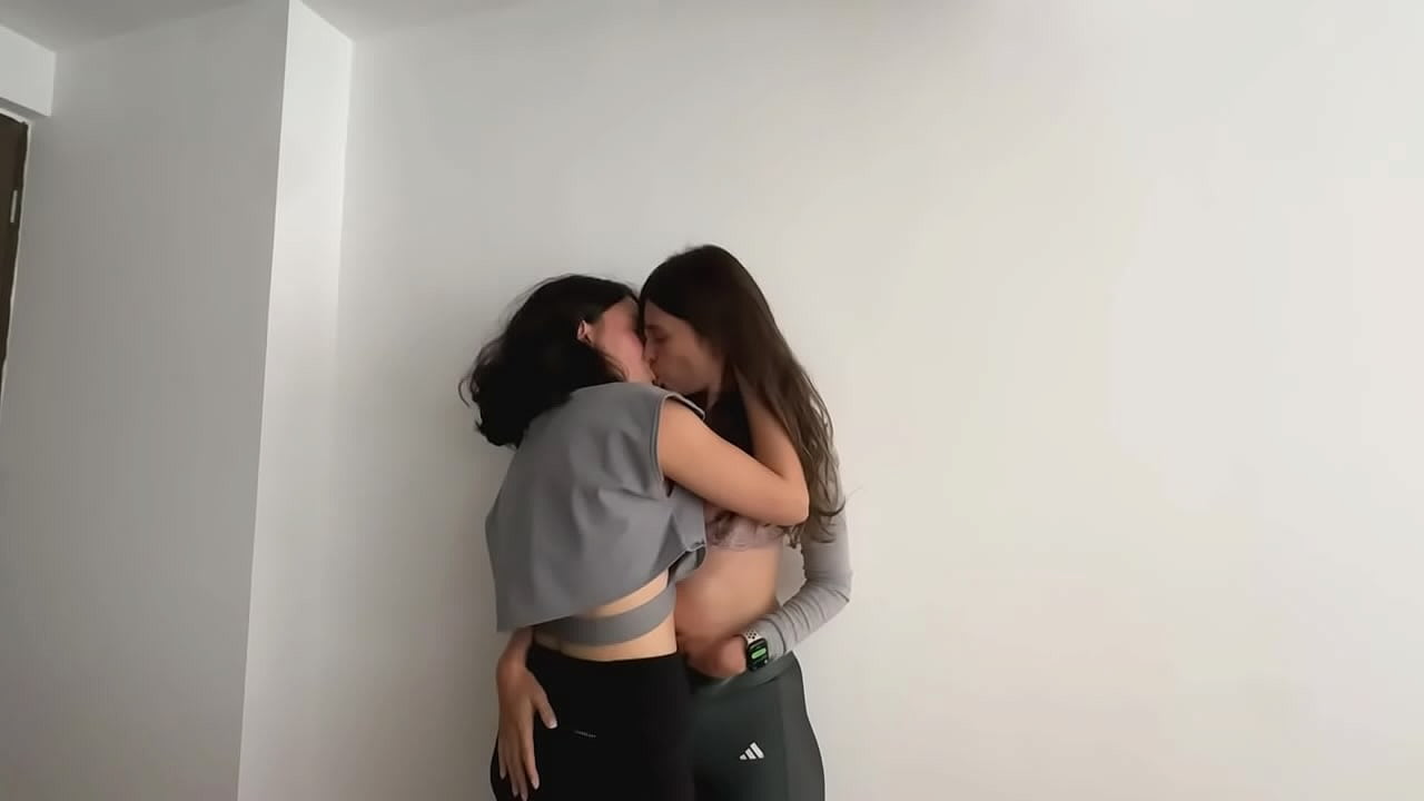 My best friend's wife's ass squeezes my mouth very well