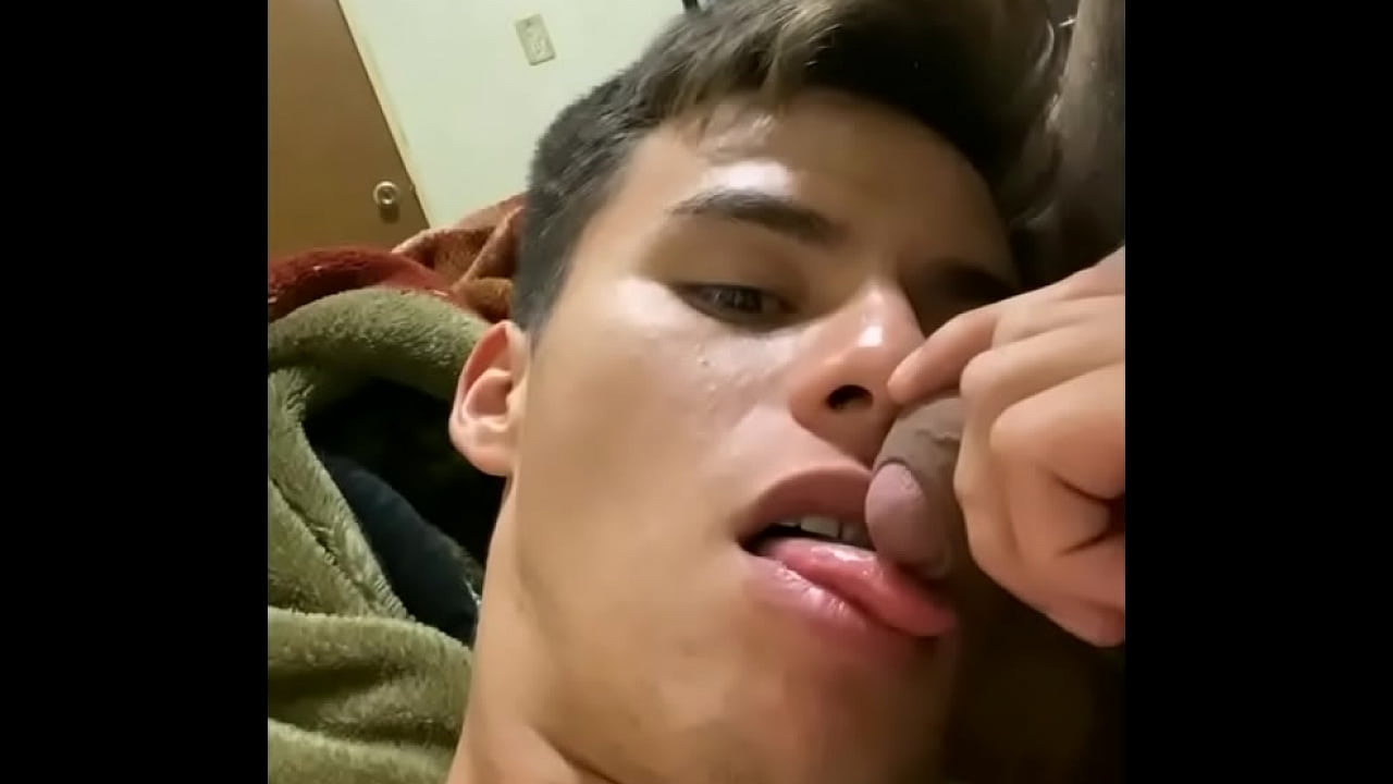Hetero curioso peludo se viene en mi boca