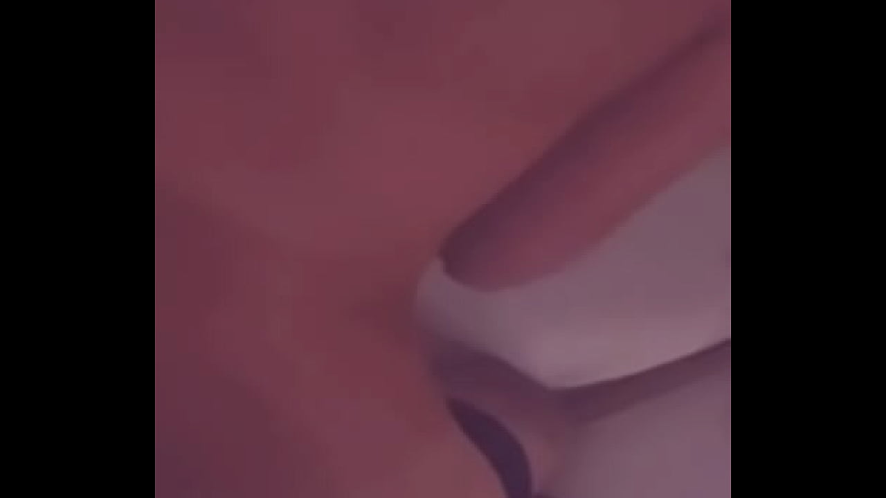 Mi ?RlM0 se deja mamar la polla por primera vez cuando nos dejan solos en casa