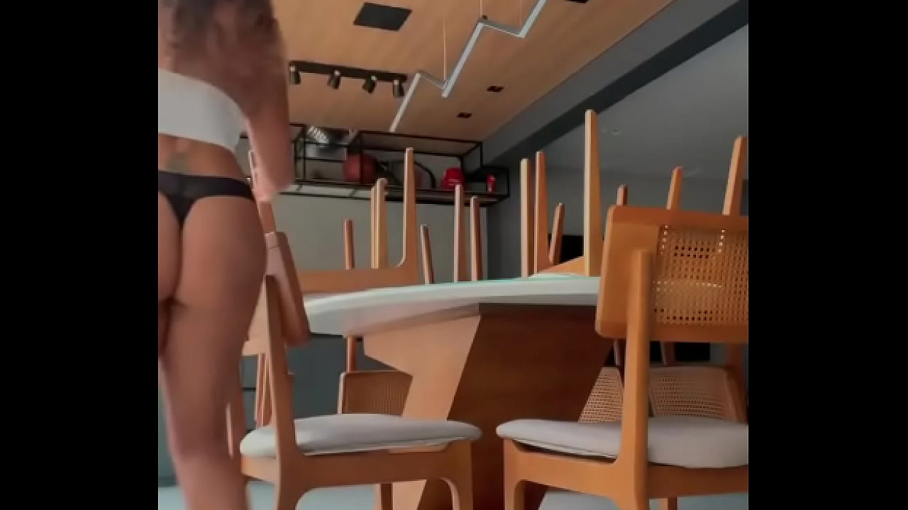 Cuidando da casa, como uma boa dona de casa, sempre!Taking care of my home, as a good housewife, always!Instagram lunaho...