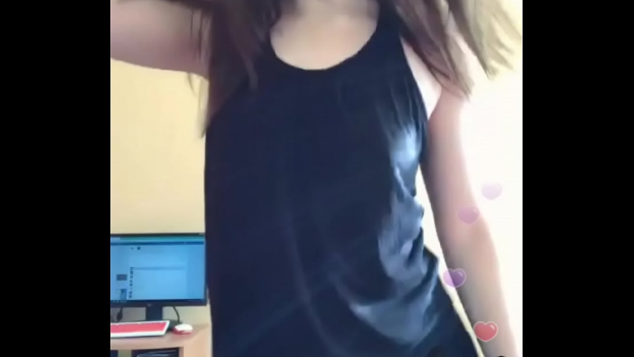 G&aacute;i Nga show h&agrave;ng tr&ecirc;n bigo