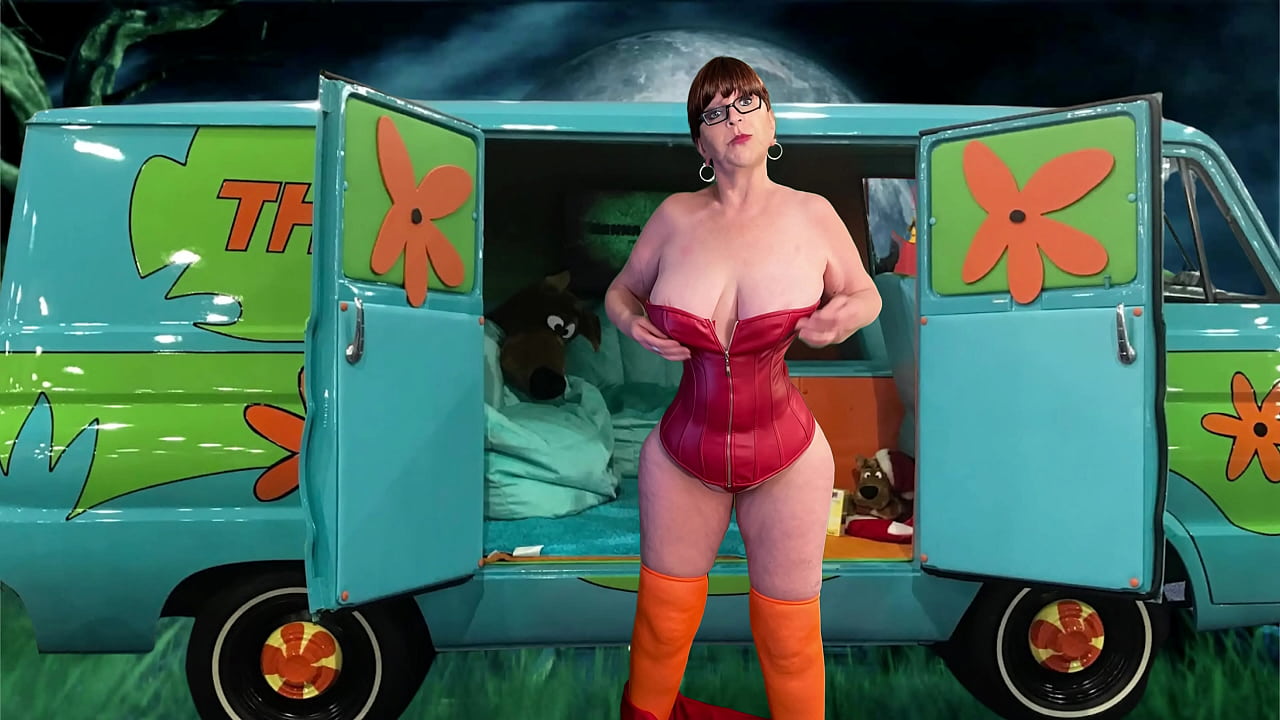 Mature Scooby Doo Velma cosplay with pussy licking, fucking & Creampie