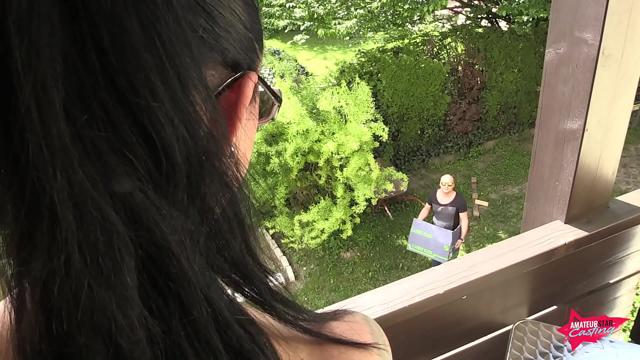 Nachbar eingeladen und public gefickt!!!