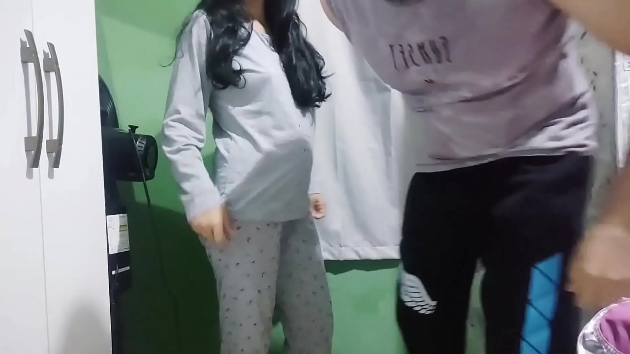 my girlfriend did a deep blowjob after us playing free fire, i came a lot on her huge breasts!