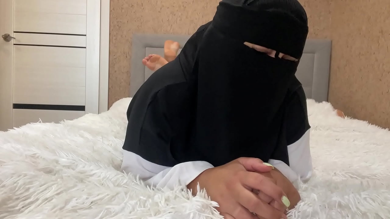 Khalifa's girlfriend in hijab masturbates to orgasm