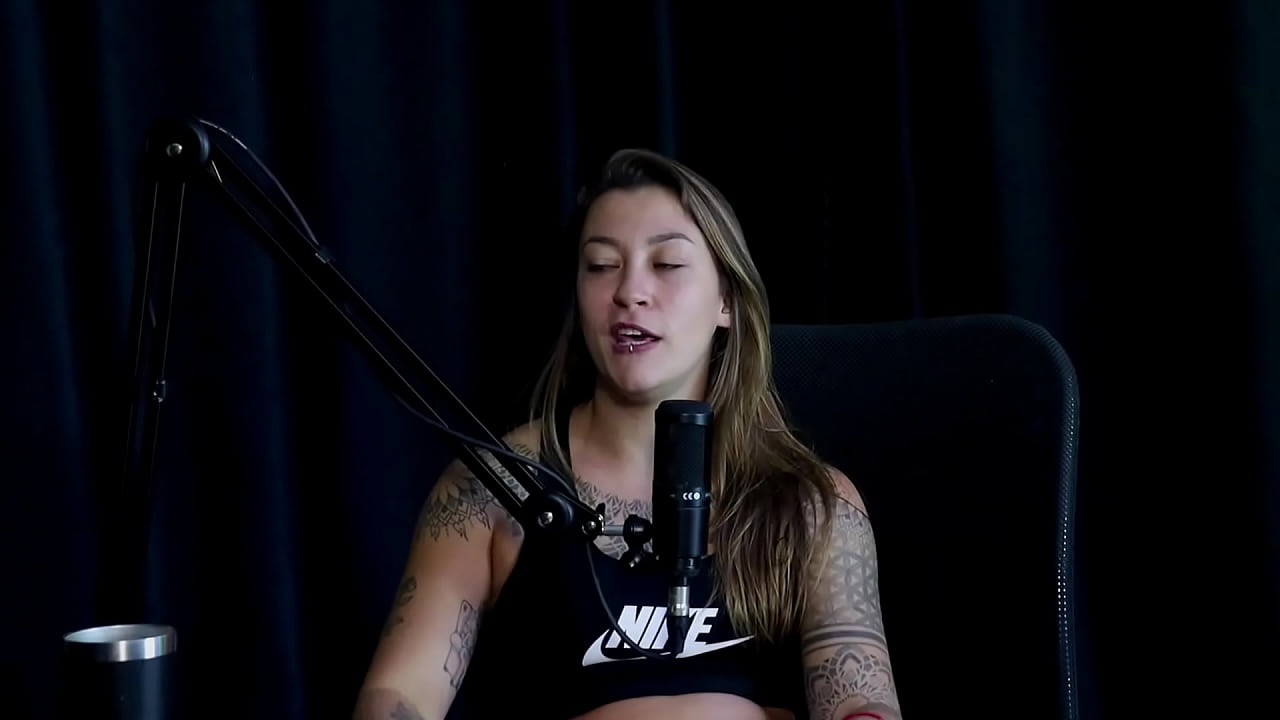 VEJA A ENTREVISTA SAFADA E CHEIA DE PUTARIA COM A FLOR DE DAMIANA COM VOV&Ocirc; MOAI NO PORN CAST BRAZIL - PARTE 1 (WATCH ON: SHEER/RED)