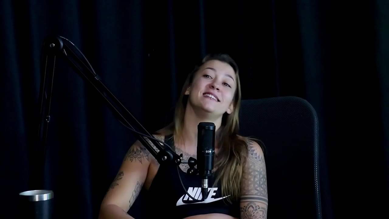 VEJA A ENTREVISTA SAFADA E CHEIA DE PUTARIA COM A FLOR DE DAMIANA COM VOV&Ocirc; MOAI NO PORN CAST BRAZIL - PARTE 1 (WATCH ON: SHEER/RED)