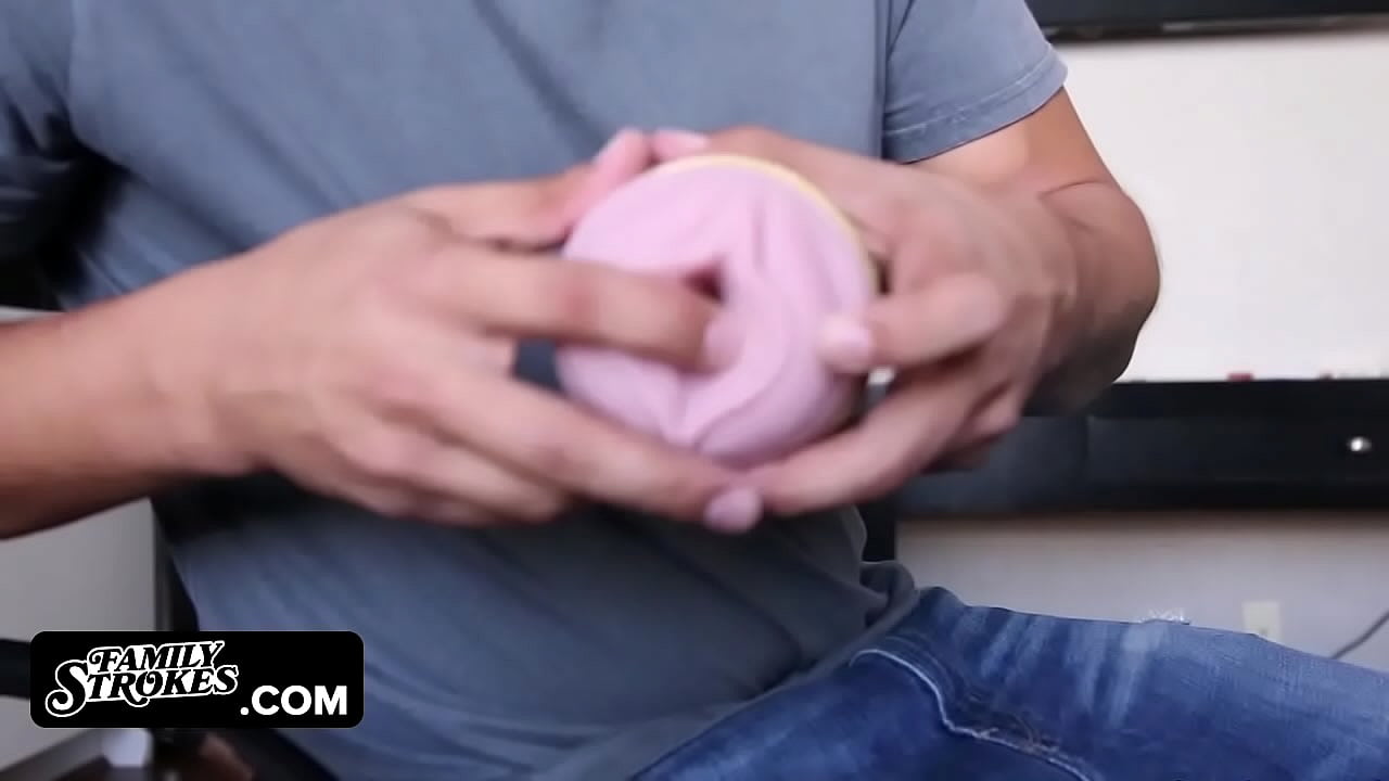 Trisha Parks caught stepbro masturbating