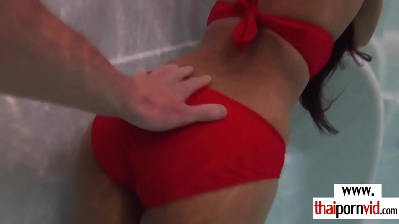 Asian girlfriend enjoys amateur sex hardcore with boyfriend