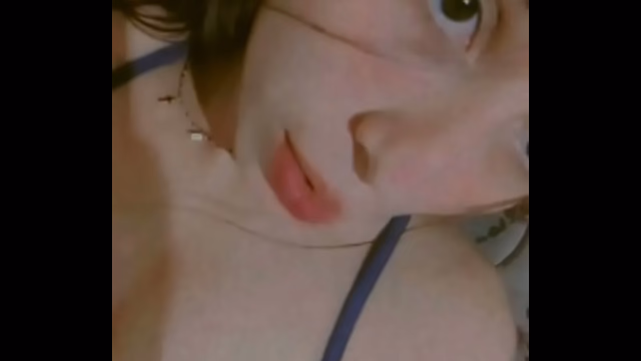 Mi novia deja ver sus deliciosos pezones que son c&oacute;mo dos ricas frutas para devorar