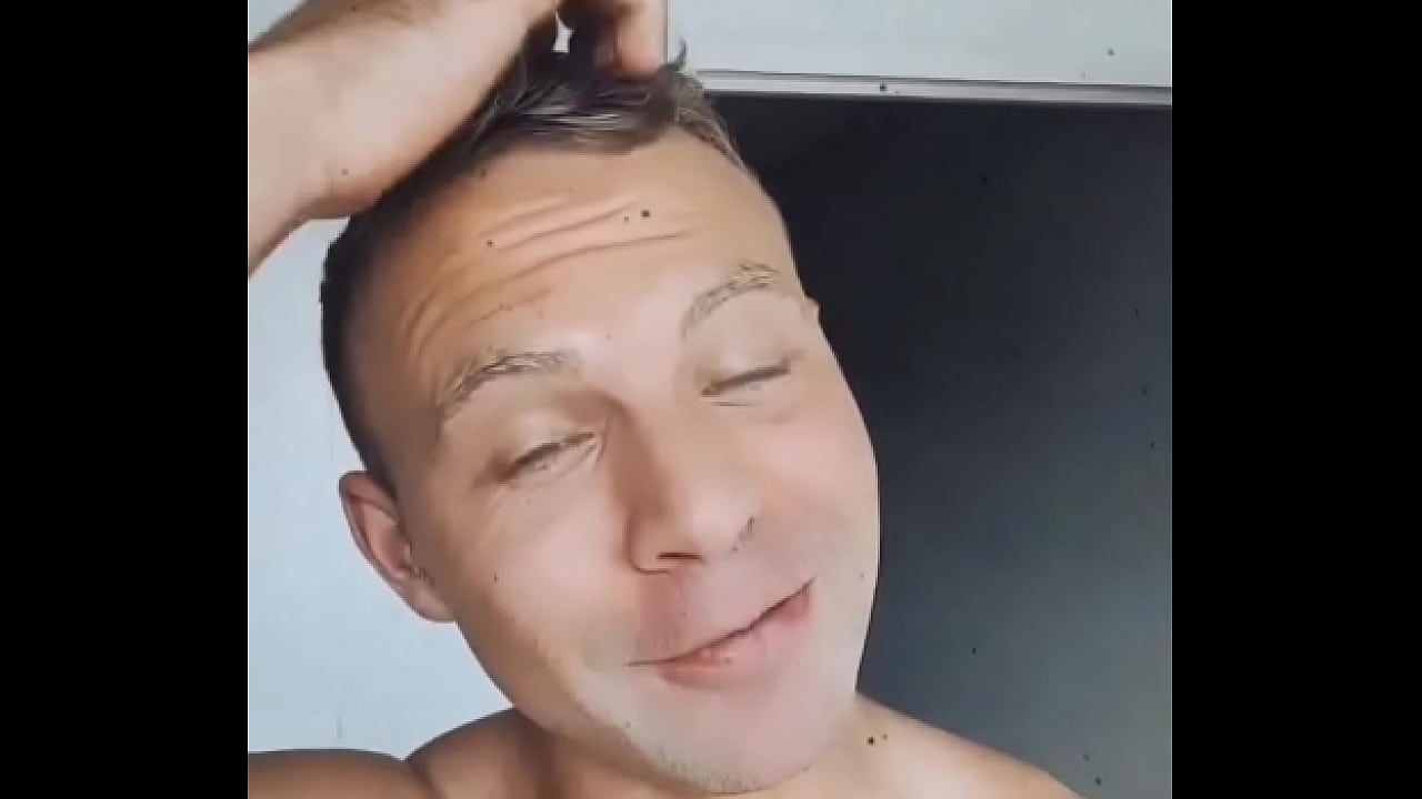 From 3. ago, when I last shaved my beard off ?How different do I look!?️