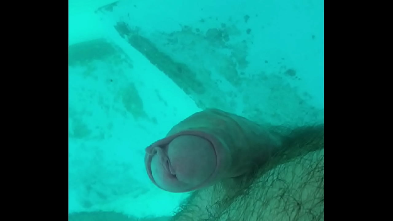 I cumshot in the pool