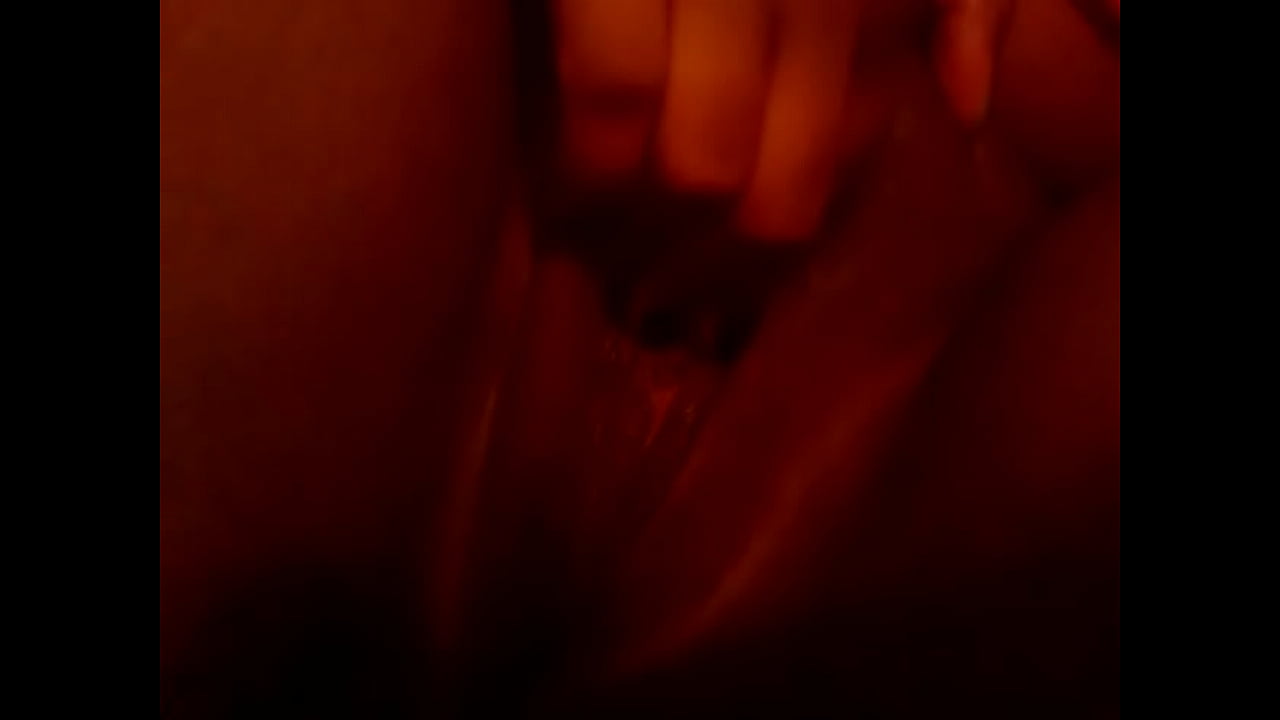 SHE GOT DAT WET WET NOW SHE A SUPER LEACK...