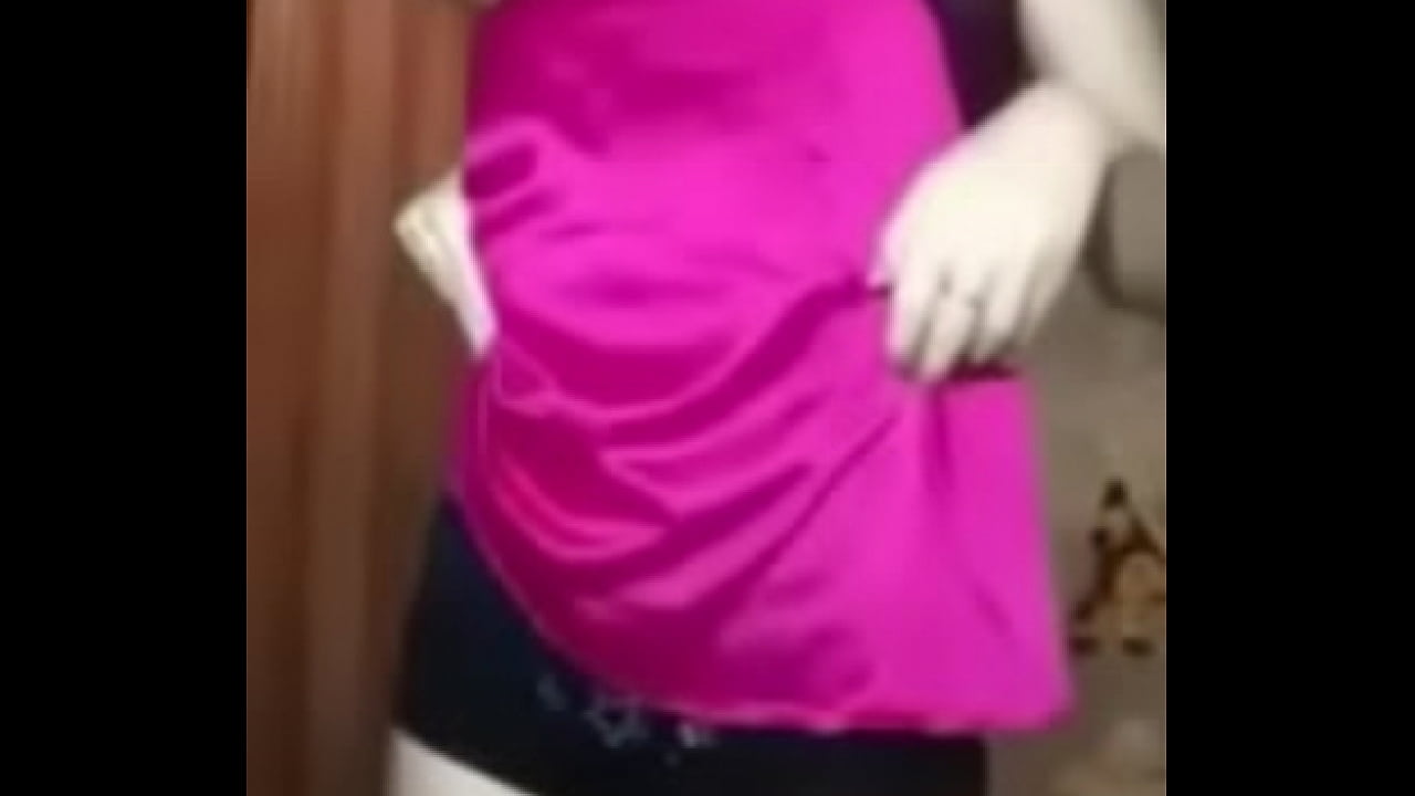 Sexy Rubia Desnud&aacute;ndose Su Ropa