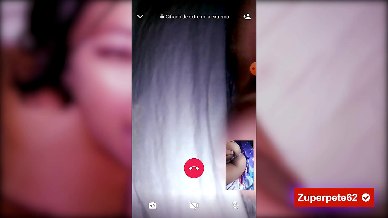 Susy ense&ntilde;a su gran culo a un fan en vivo por video llamada ella es muy sexy y se deja manosear como putita suscrIbete&iexcl;&iexcl;&iexcl;