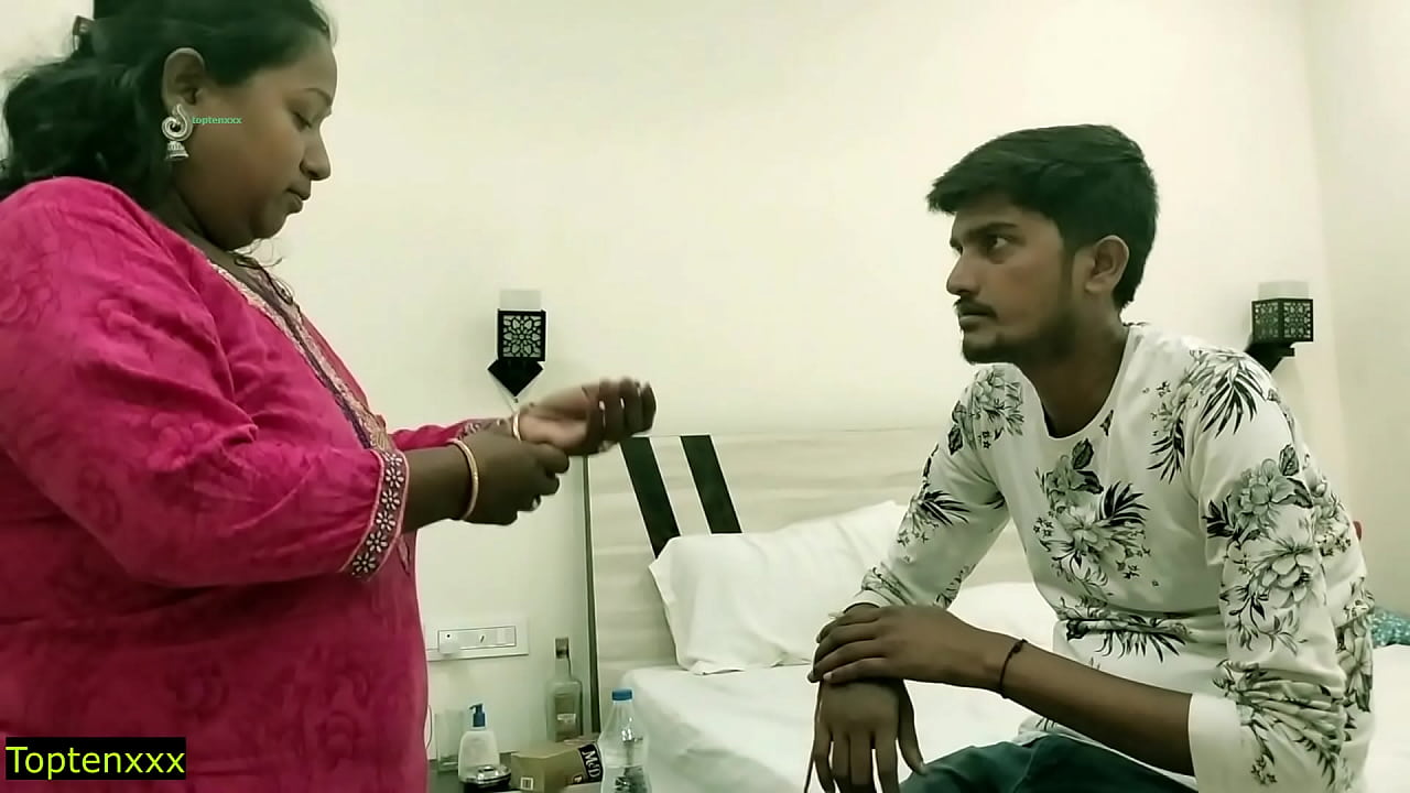 Indian sexy kamwali aunty hardcore sex for job! Reality sex