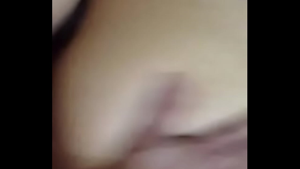 Enfiando no cuzinho apertado da bunduda gostosa