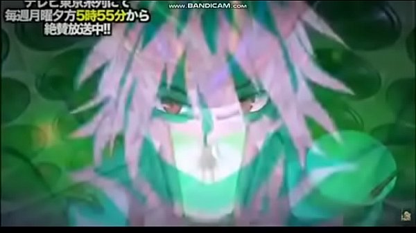 Menino de leva rabada de dois drag&otilde;es