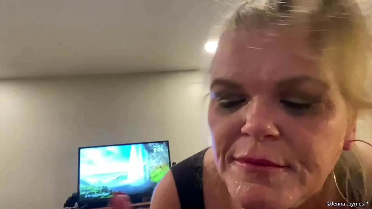 Sexy Busty Blonde Curvy MILF Blows The Delivery Guy