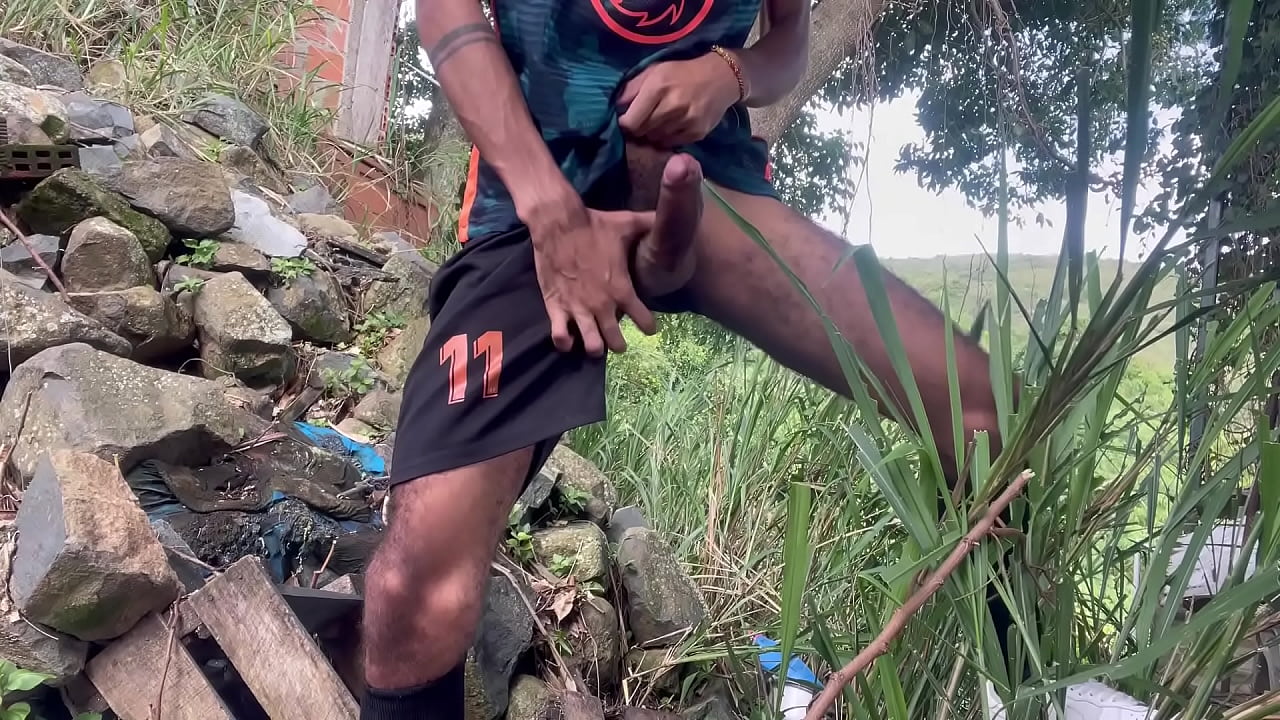 estaba tan caliente que me chupe a mi mismo mi pene y me corri en mi boca