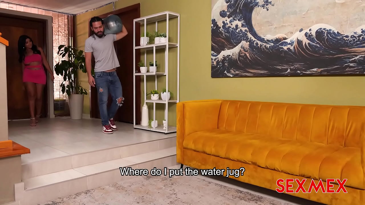 SEXMEX - CHEATING WIFE SEDUCES THE DELIVERY GUY . Lina Henao