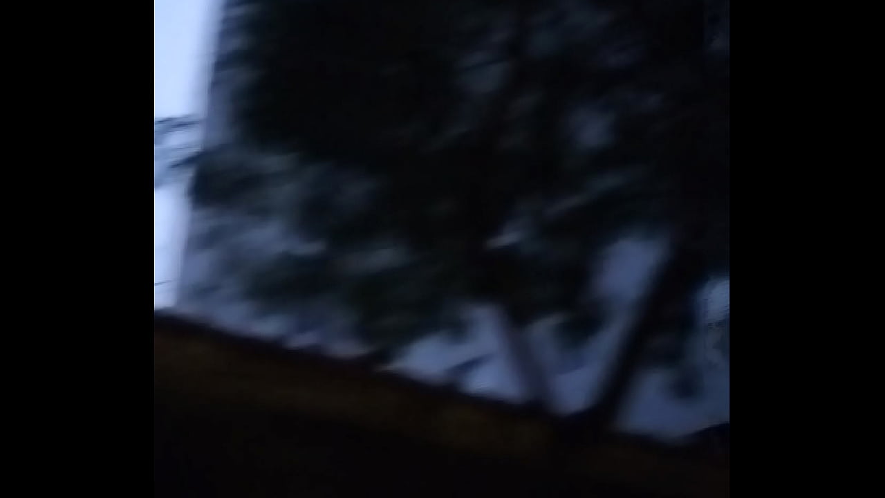 Se masturbando e gozando ao amanhecer