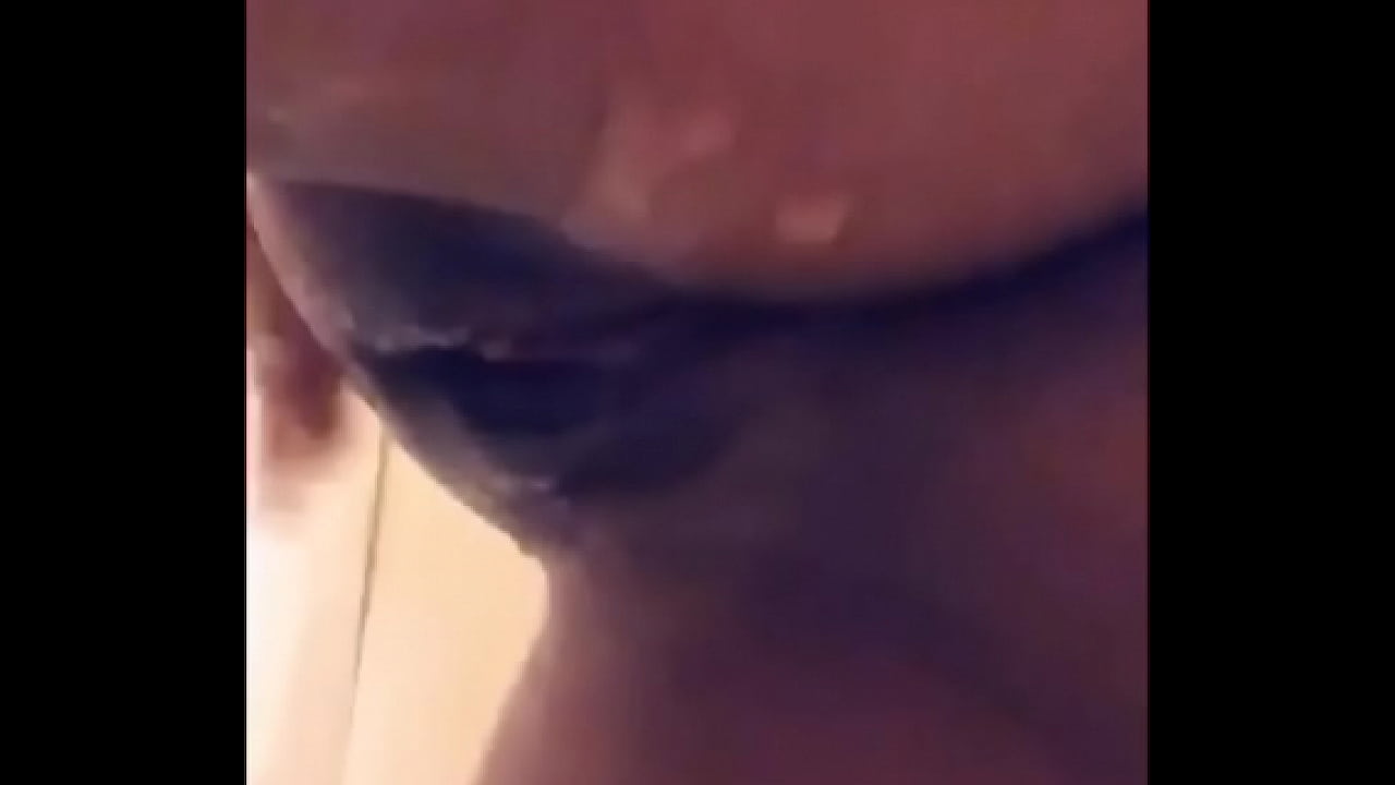 Babe cleaning herself up