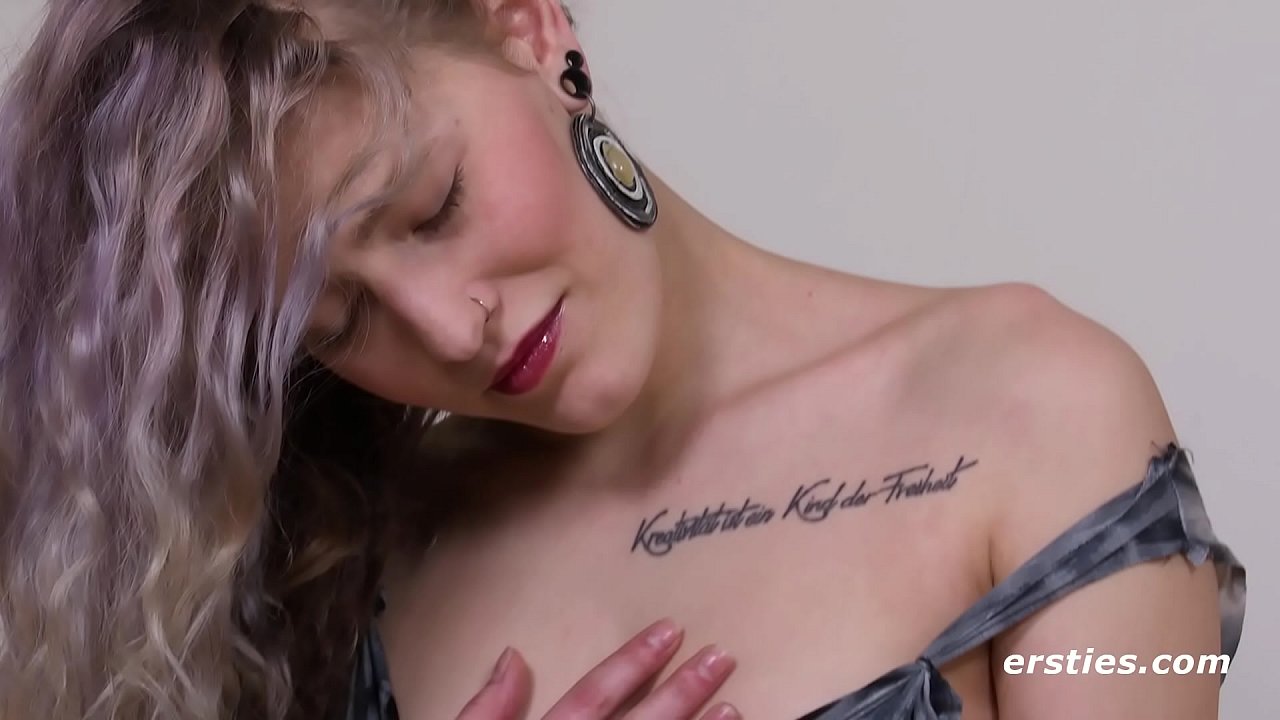 German Babe Experimenting Solo On Her Sex Swing