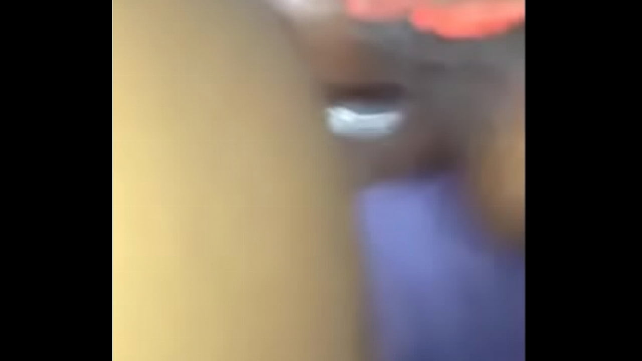 Diggin her lil ass out in da whip