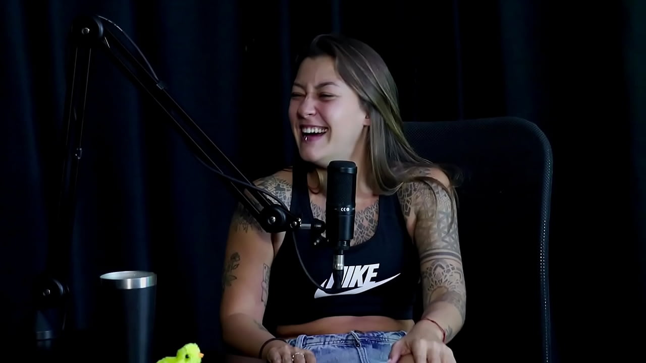 VEJA A ENTREVISTA SAFADA E CHEIA DE PUTARIA COM A FLOR DE DAMIANA COM VOV&Ocirc; MOAI NO PORN CAST BRAZIL - PARTE 3 (WATCH ON: SHEER/RED)