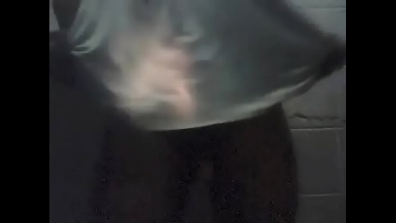 bottom gay dancing from El Salvador