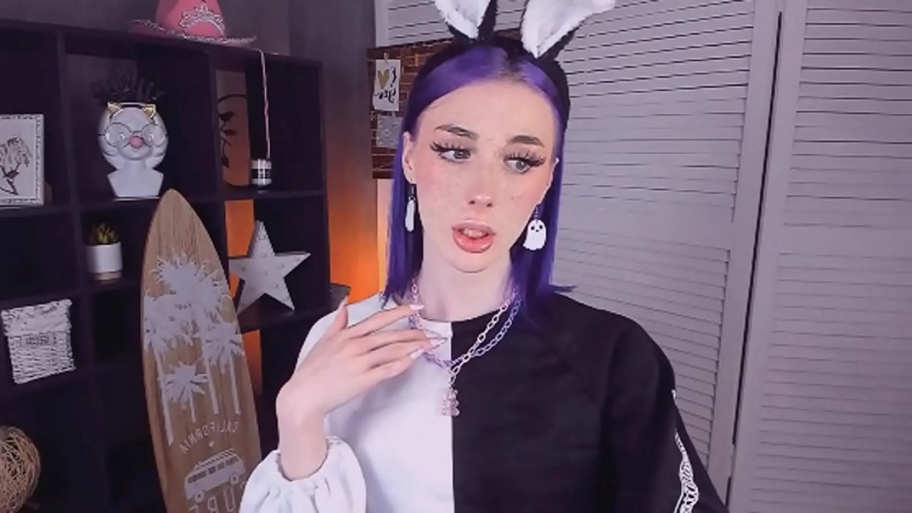 I don't need to flirt, I will seduce you with my awkwardness