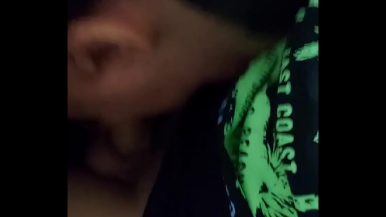 O novinho que trabalha comigo falou que a gente tinha que jogar Free fire juntos pra botar os bonecos pra meter mas queria era meter em mim