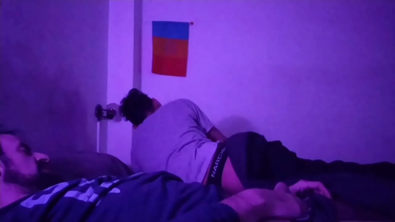 Primer oral del d&iacute;a a macho calent&oacute;n.