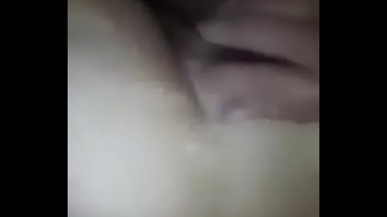 Teen  se complace ricolinamente en su ba&ntilde;era