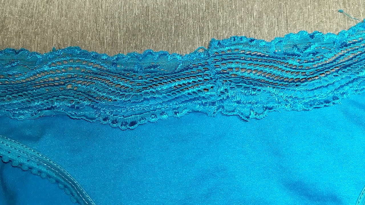 Me corr&iacute; sobre los calzones azules de mi compa&ntilde;era