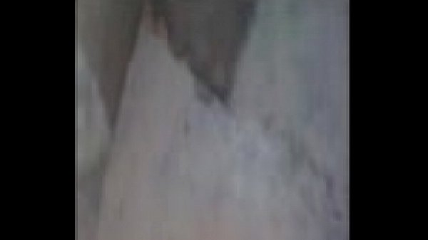 embarasada ba&ntilde;andose