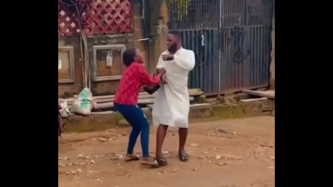 Ghetto fuck from seduce woman with flash phone