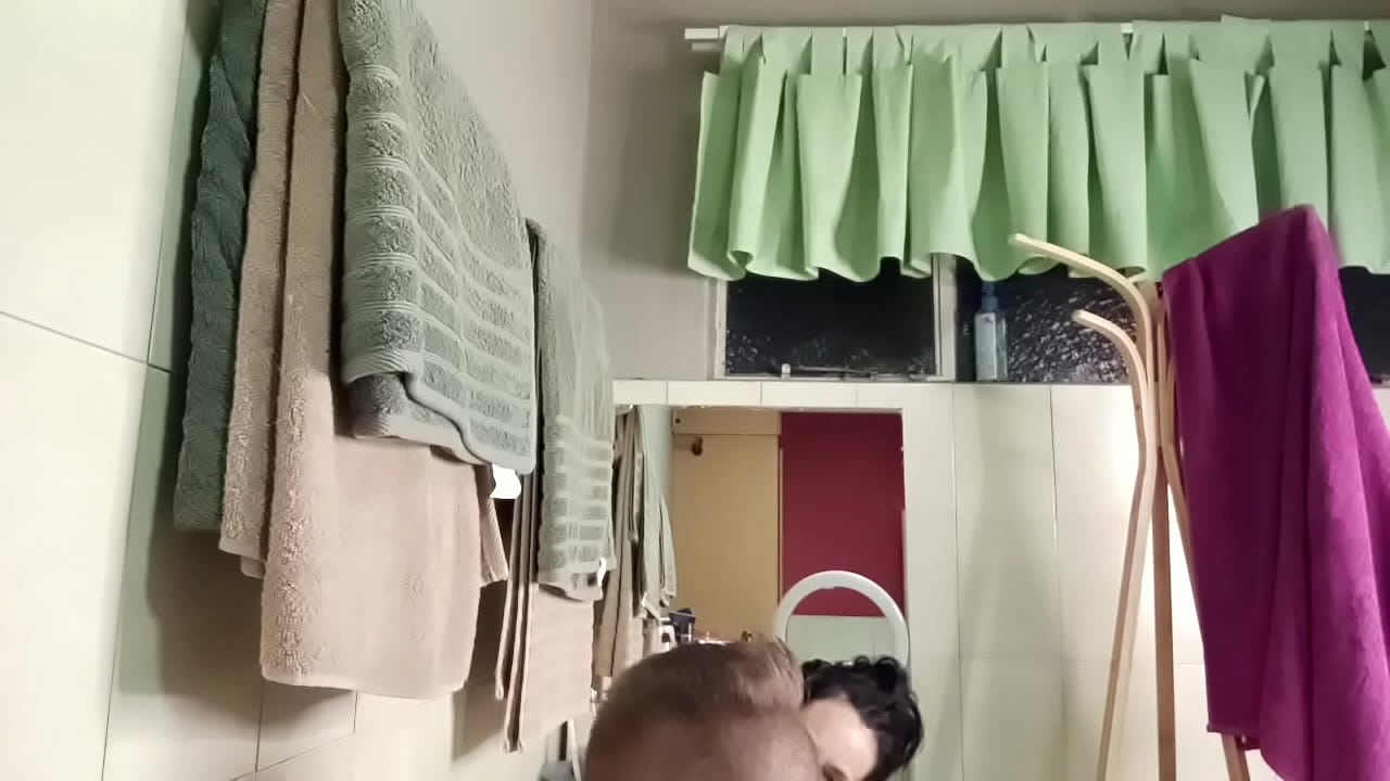 Next door neighbors wife came for a bath