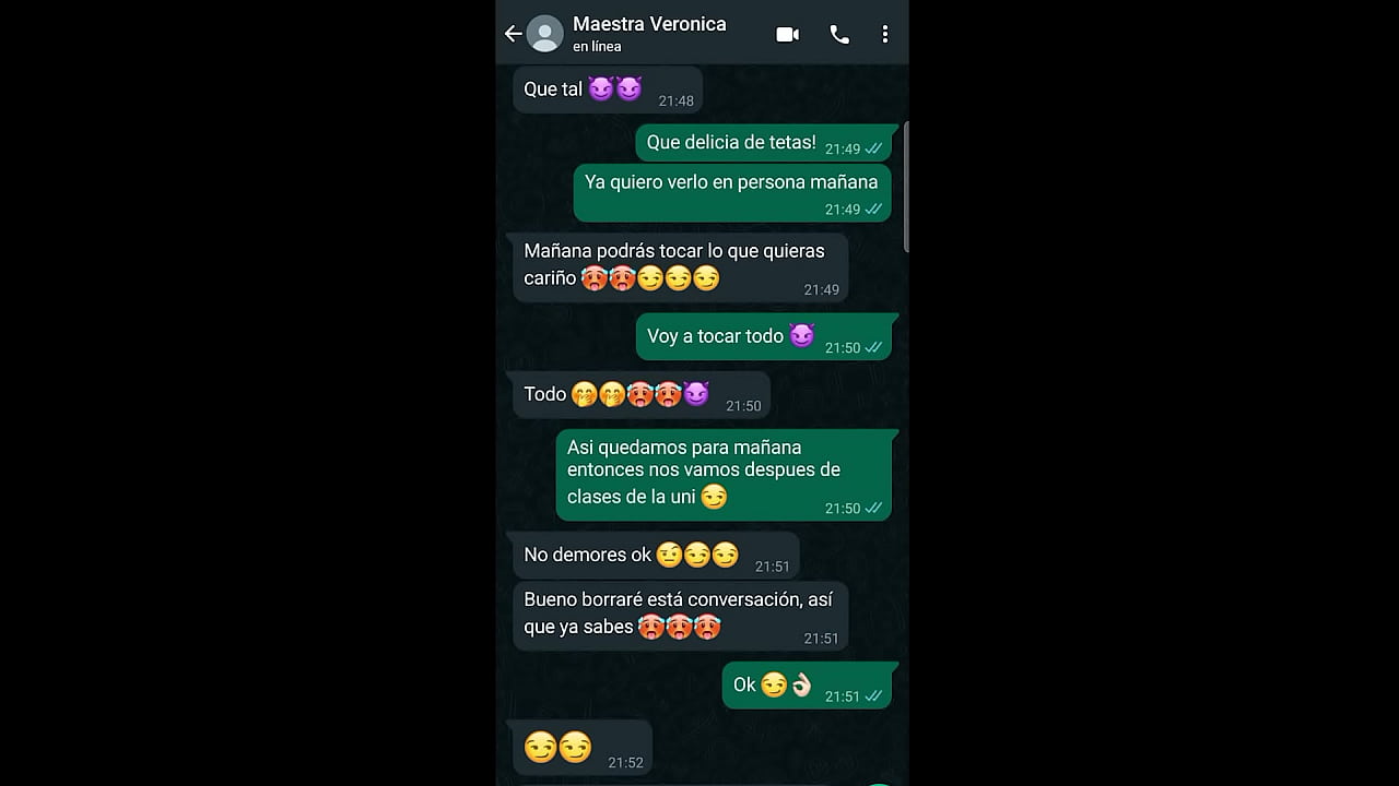 Me culeo a mi profesora de la universidad para que me apruebe