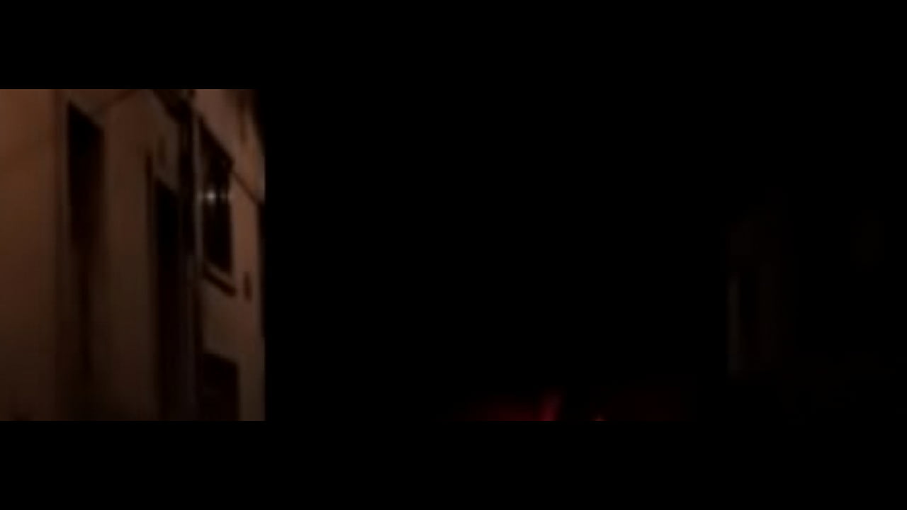 Lilyan muestra su culo en una calle